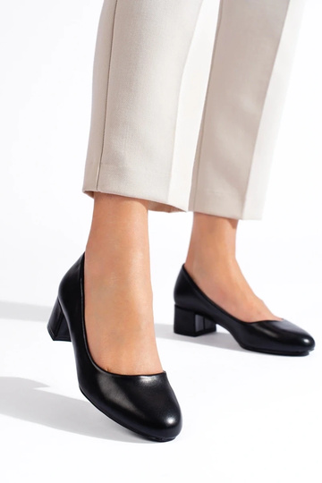 Sapatos pretos de salto alto 2