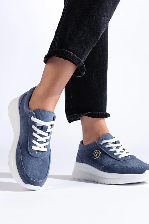 calçados esportivos azuis