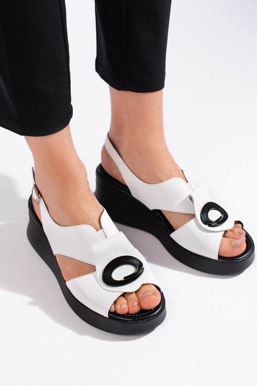 sandálias na cor branca sandálias na cor branca