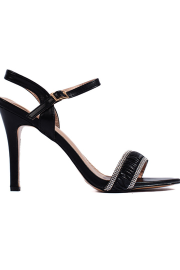 sandálias pretas com salto...