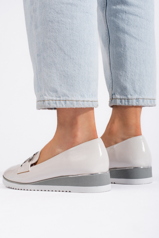 sapatos modelo Lords brancos com... sapatos modelo Lords brancos com...