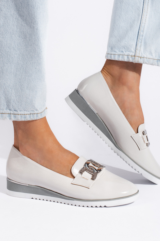 sapatos modelo Lords brancos com... sapatos modelo Lords brancos com...