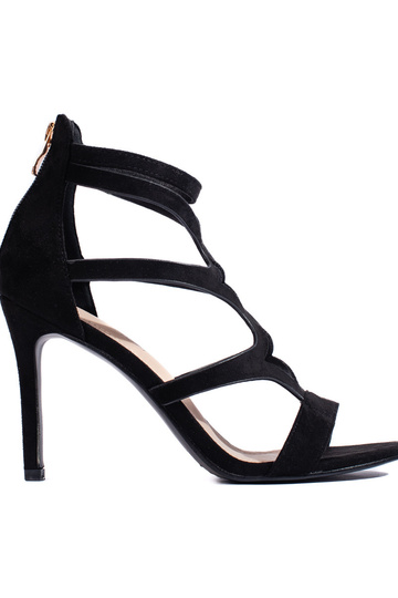 sandálias pretas com salto...