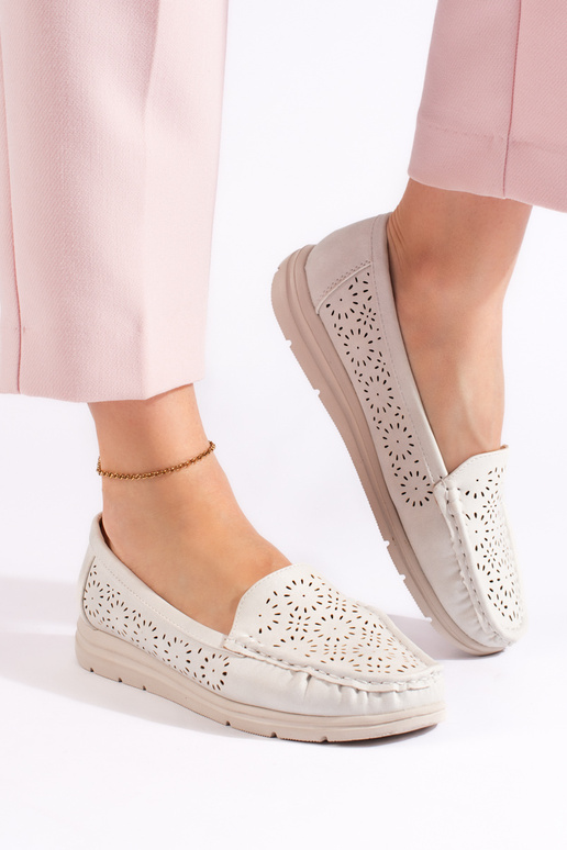 com elementos vazados, mocassins... com elementos vazados, mocassins...