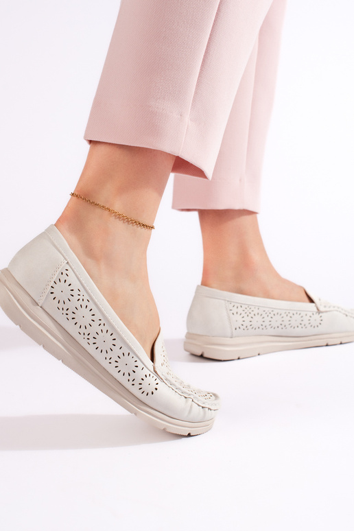 com elementos vazados, mocassins... com elementos vazados, mocassins...