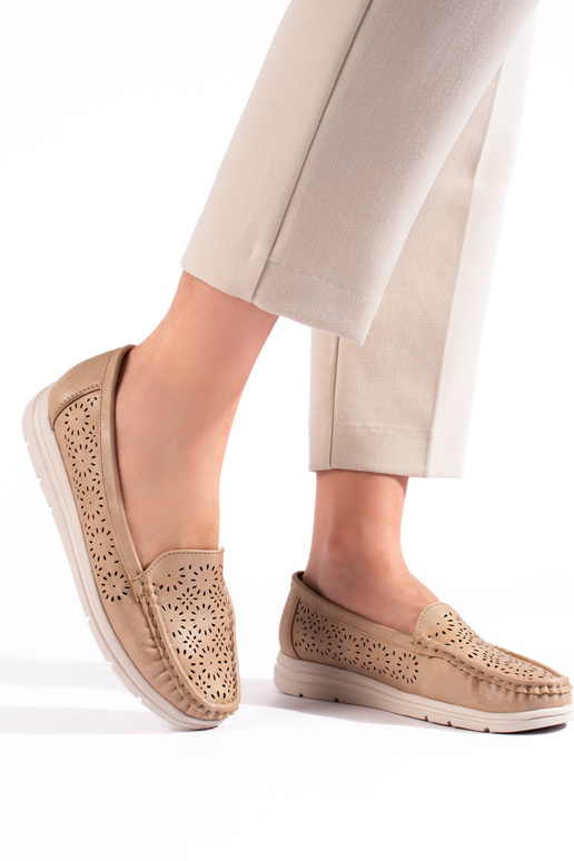 com elementos vazados, mocassins... com elementos vazados, mocassins...