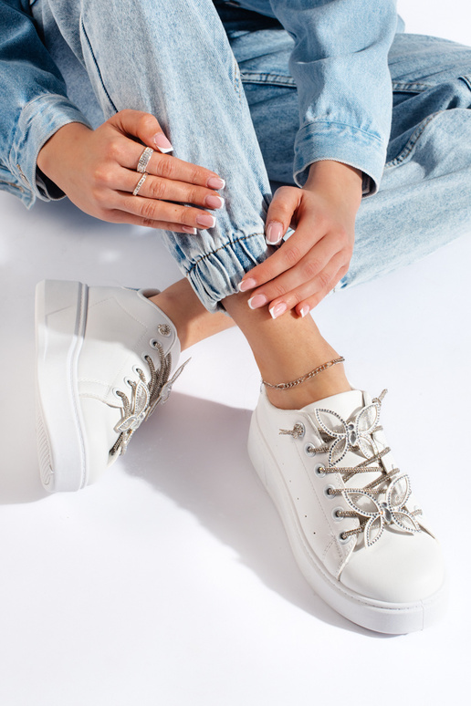 Tênis branco com borboletas