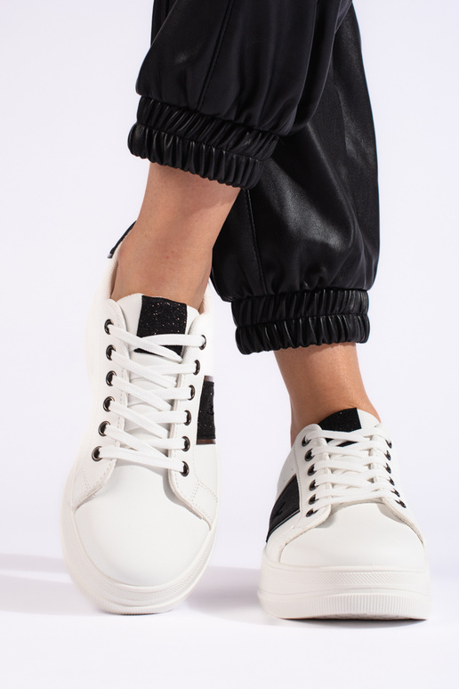 sapatos modelo de tênis branco