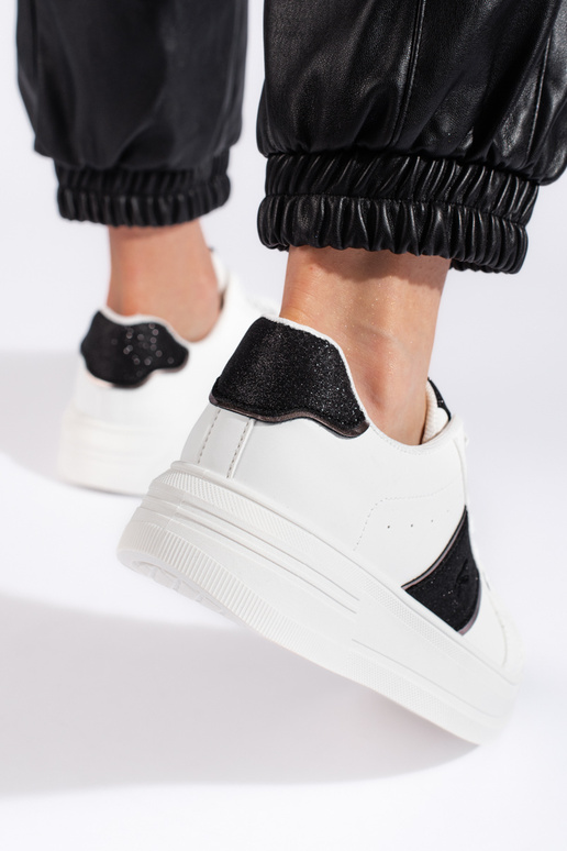 sapatos modelo de tênis branco