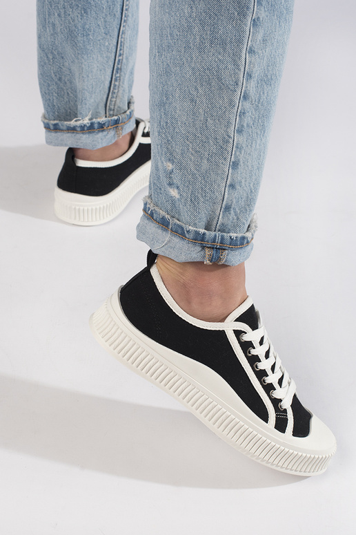 Tênis feminino modelo clássico preto... Tênis feminino modelo clássico preto...