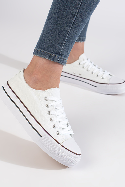 Tênis feminino modelo clássico branco... Tênis feminino modelo clássico branco...