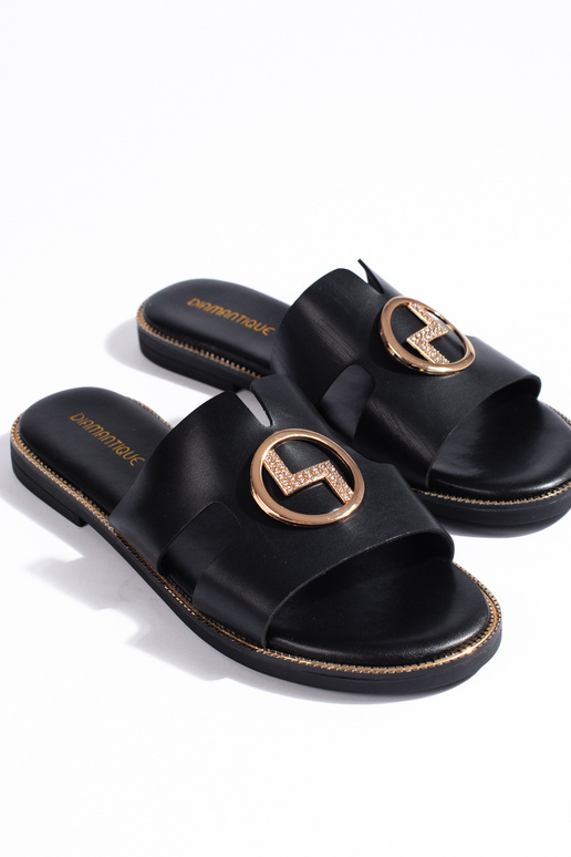 chinelos pretos com detalhes dourados