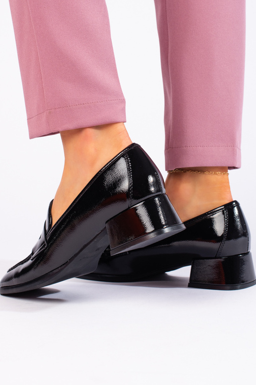 mocassins com efeito laca em preto... mocassins com efeito laca em preto...