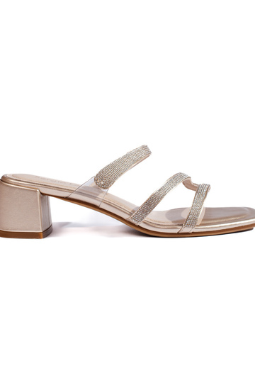 Sandália de salto dourada...