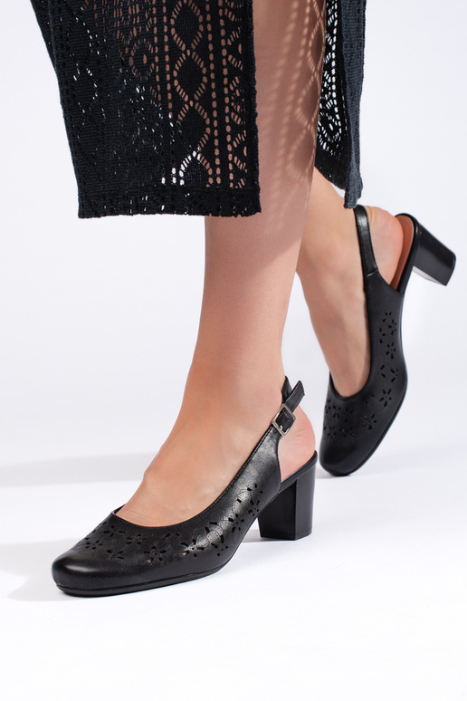 salto alto preto com elementos vazados salto alto preto com elementos vazados