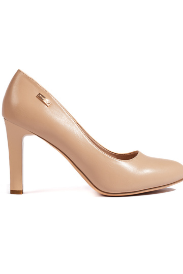 O clássico salto alto bege...