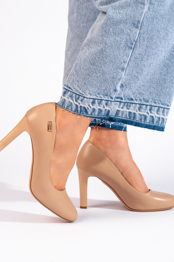 O clássico salto alto bege... 2