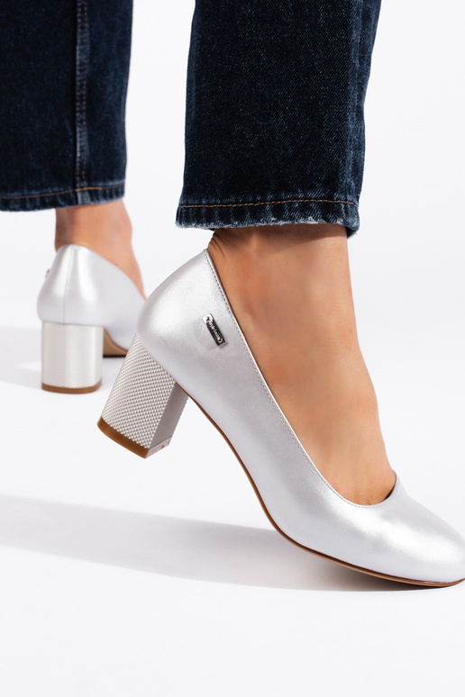 Sergio Leone salto alto prateado