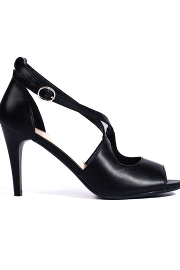 sandálias pretas com salto...