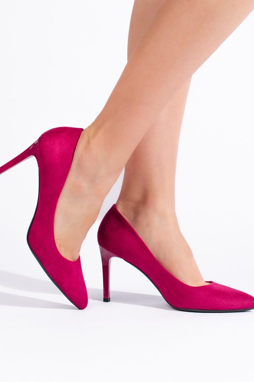 Modelo clássico de salto alto na cor... Modelo clássico de salto alto na cor...