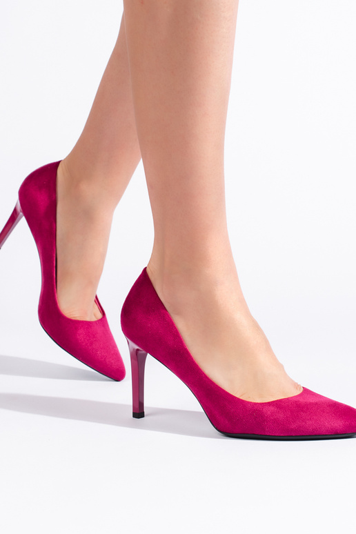 Modelo clássico de salto alto na cor... Modelo clássico de salto alto na cor...