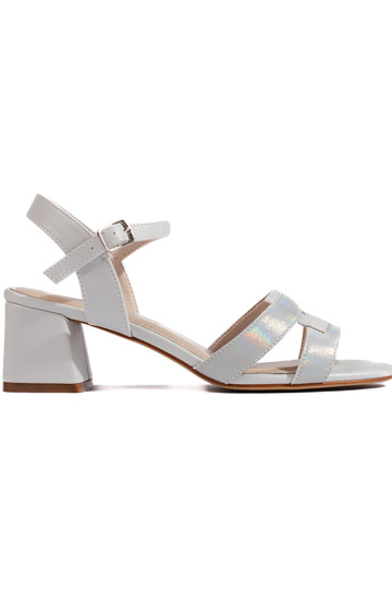 sandálias połyskujące cinza...