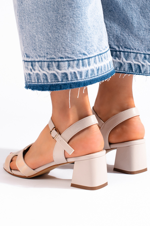 Sandálias bege brilhantes de Sergio... Sandálias bege brilhantes de Sergio...