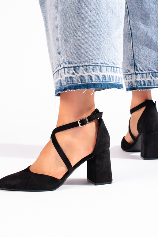 salto alto preto em camurça por...