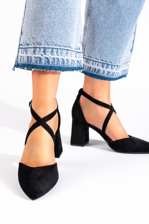 salto alto preto em camurça por...