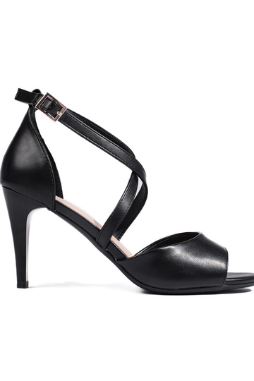 sandálias de salto fino na...