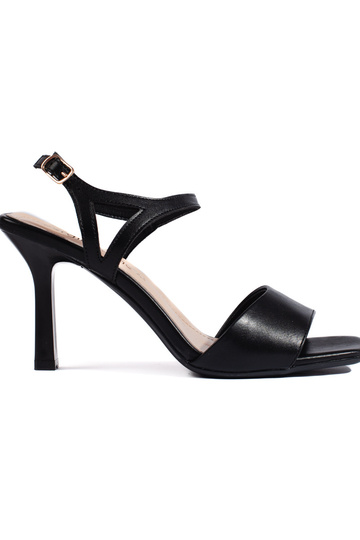 sandálias pretas com salto...