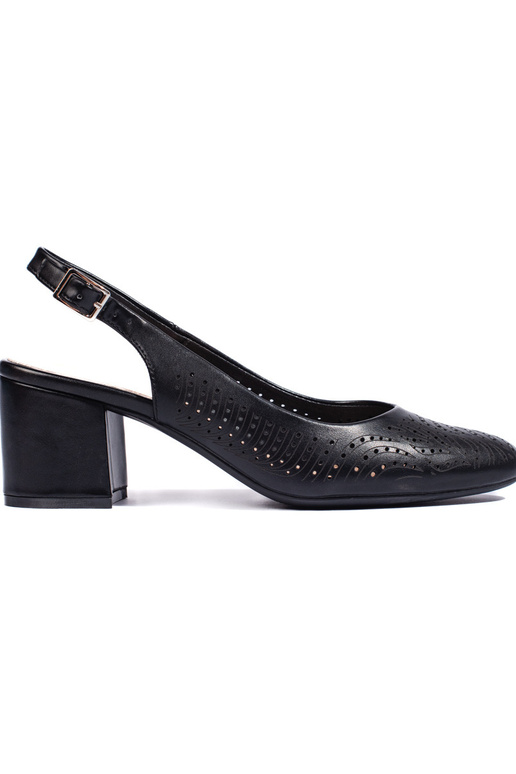 com elementos vazados, salto alto... com elementos vazados, salto alto...