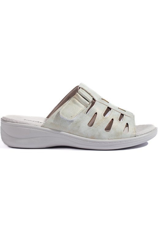 Os chinelos são de cor cinza