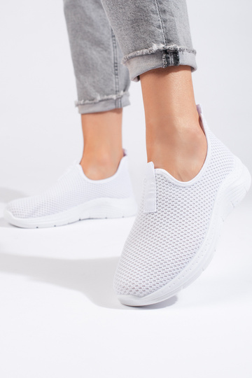 calçados esportivos brancos 2