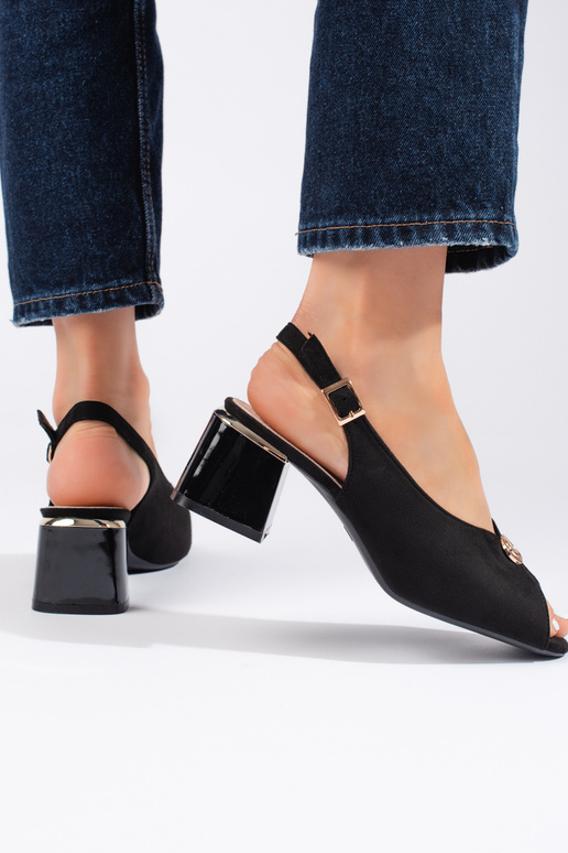 Sandálias de camurça estilo elegante...