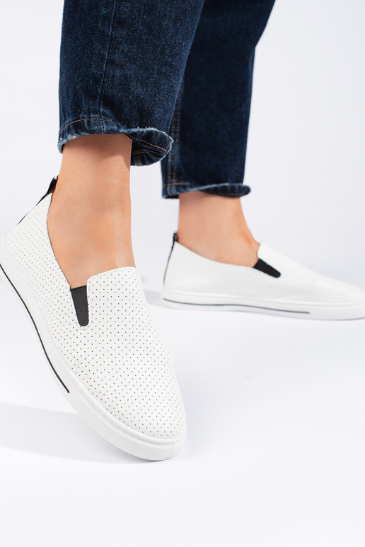 com elementos vazados Sapatos...