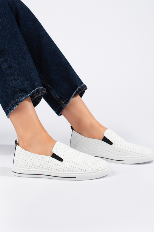 com elementos vazados Sapatos...