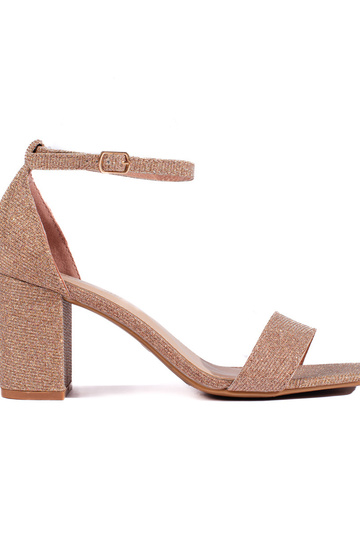 sandálias de salto dourado