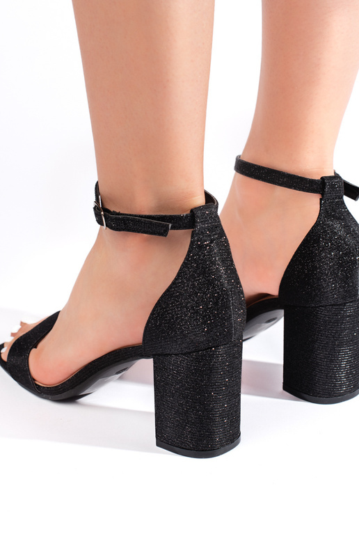 sandálias de salto preto