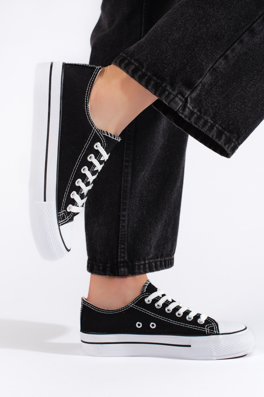 Modelo clássico de calçado feminino... Modelo clássico de calçado feminino...