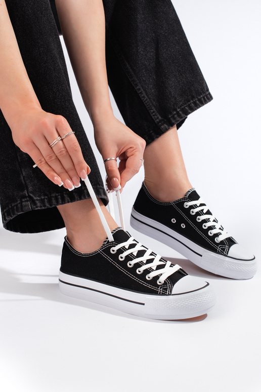 Modelo clássico de calçado feminino... Modelo clássico de calçado feminino...