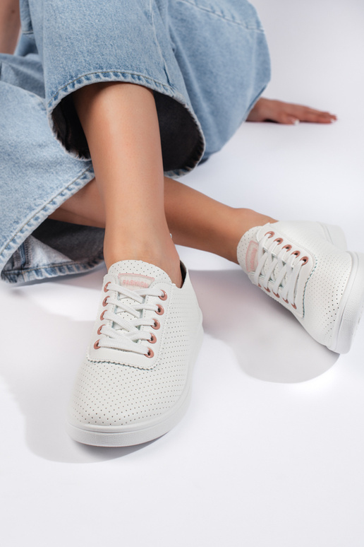 os sapatos são brancos os sapatos são brancos