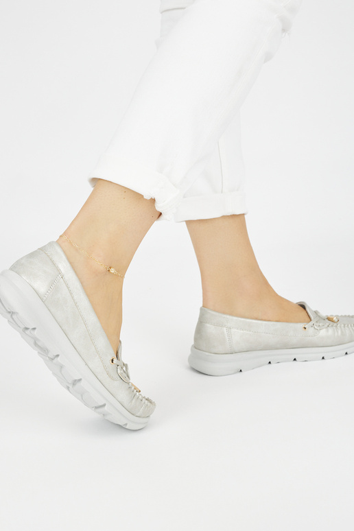 mocassins confortáveis prateados...