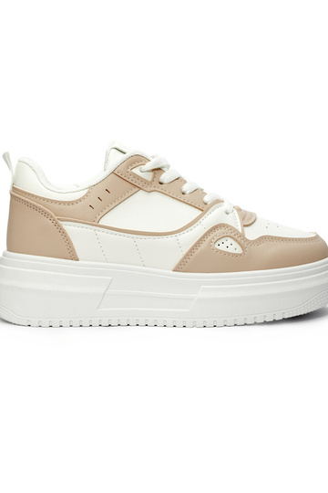 Calçado desportivo feminino...