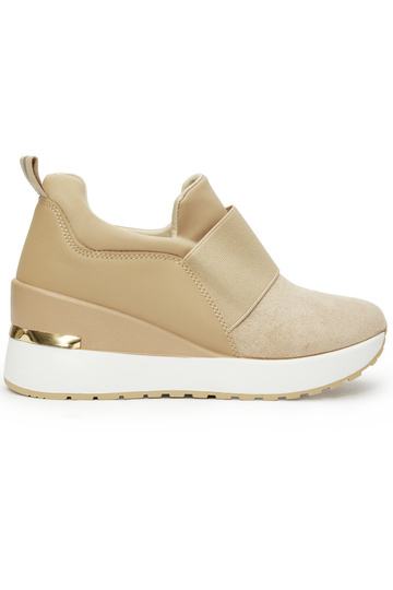 Tênis de camurça marrom...