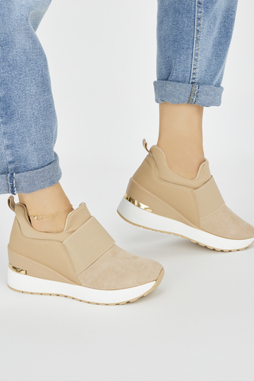 Tênis de camurça marrom... 2