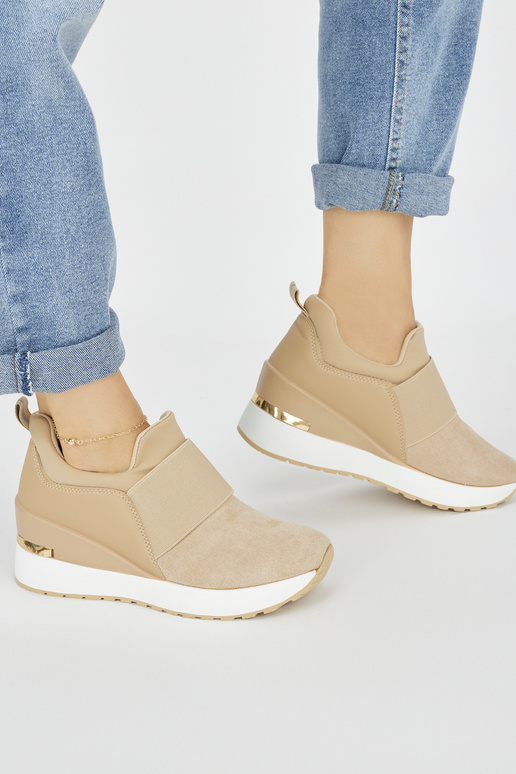 Tênis de camurça marrom modelo...