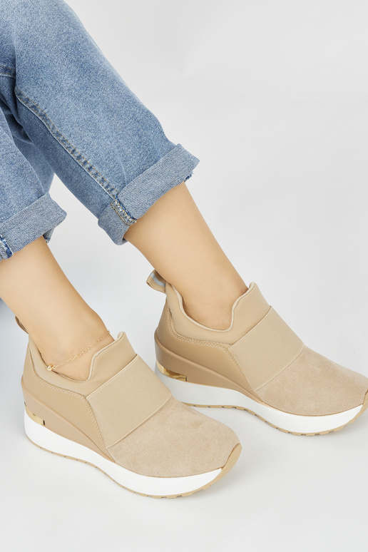 Tênis de camurça marrom modelo...