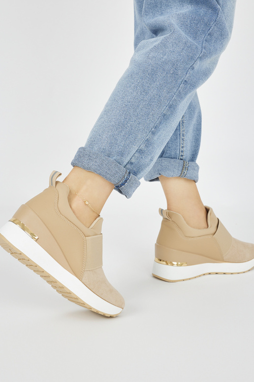 Tênis de camurça marrom modelo...