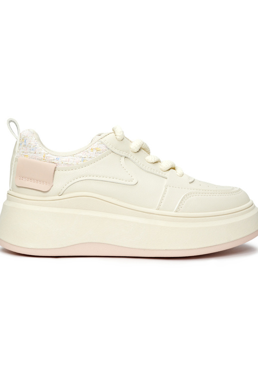 Modelo de tênis creme feminino com... Modelo de tênis creme feminino com...
